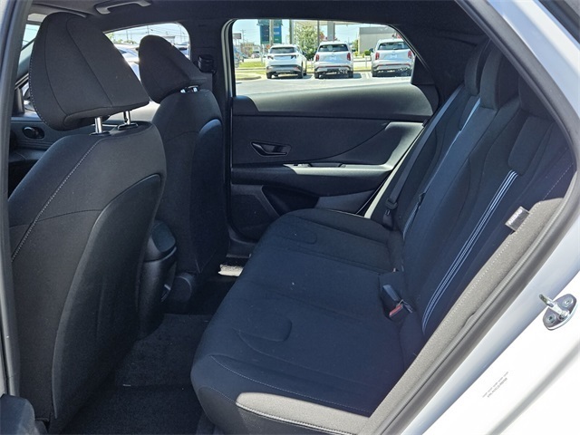 2025 Hyundai Elantra SEL Sport photo 6