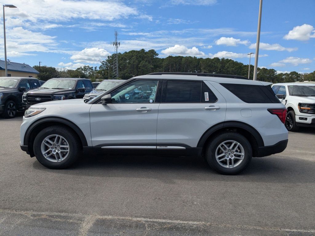 2025 Ford Explorer photo 7
