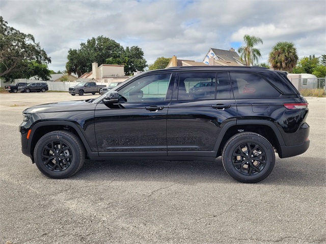 2025 Jeep Grand Cherokee Altitude photo 3