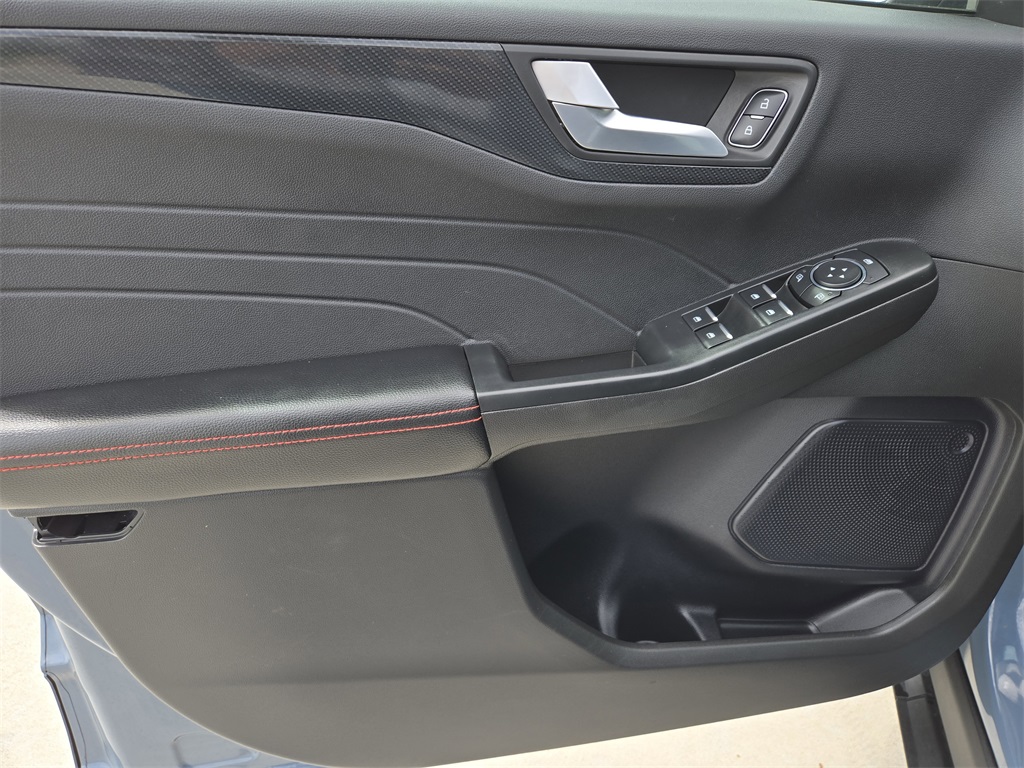 2024 Ford Escape ST-Line photo 31