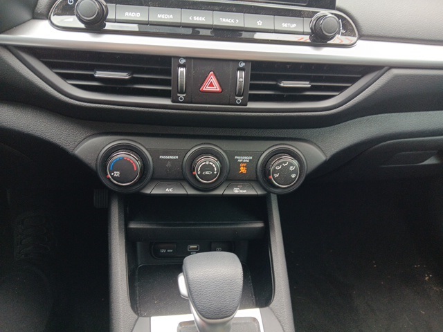 2024 Kia Forte LXS photo 11