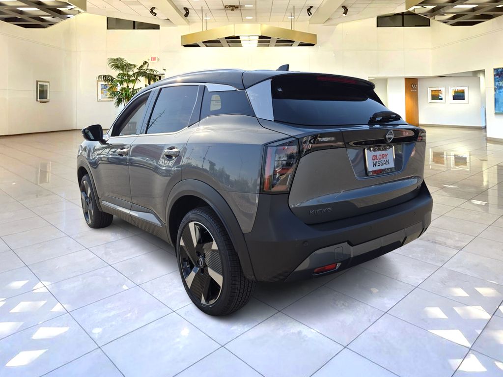 2025 Nissan Kicks SR photo 3
