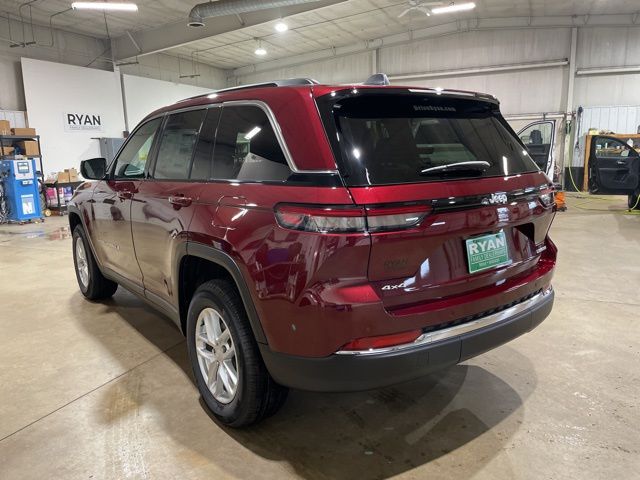 2025 Jeep Grand Cherokee Laredo Altitude photo 4