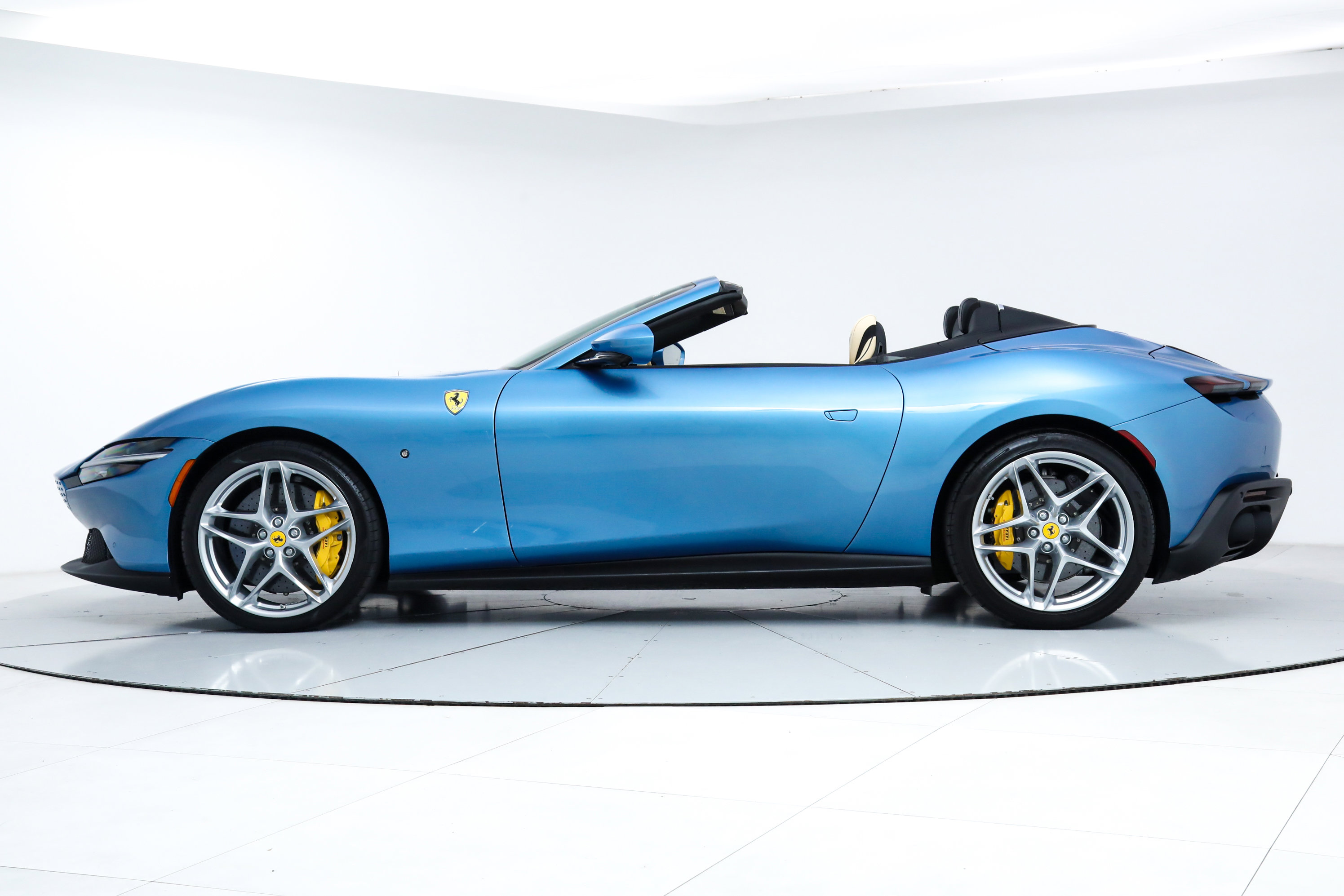 2025 Ferrari Roma Spider photo 4