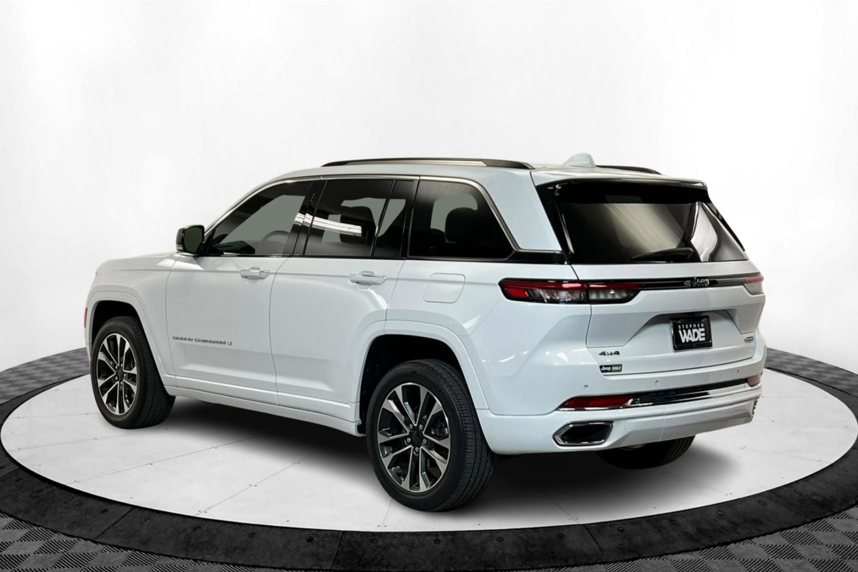 2022 Jeep Grand Cherokee Overland photo 2