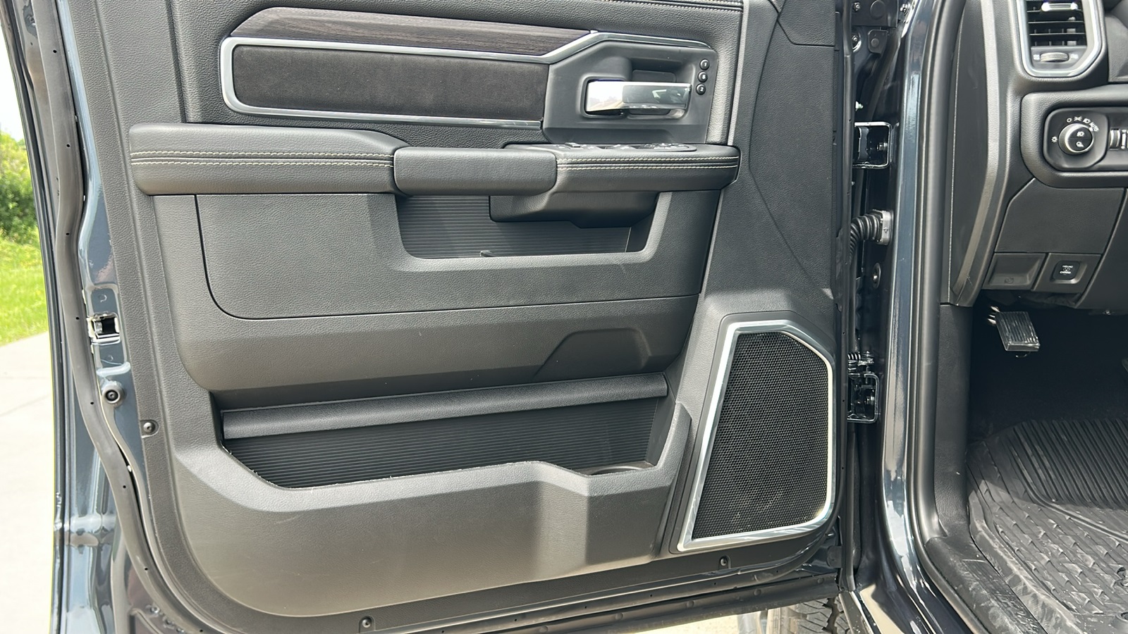2025 Ram 2500 Laramie photo 16