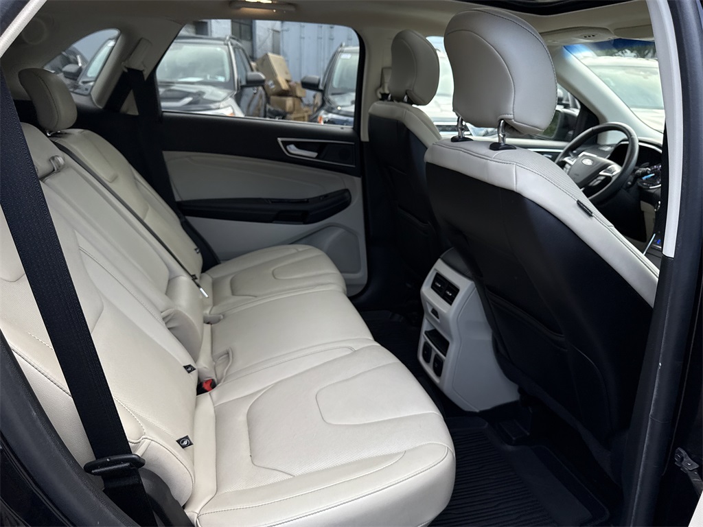 2019 Ford Edge Titanium photo 31