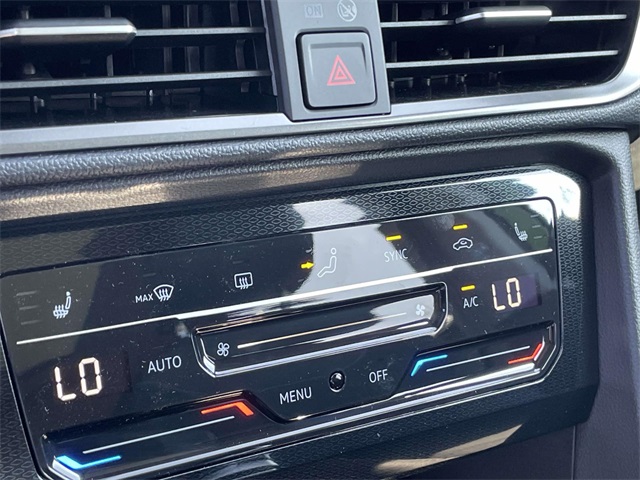 2025 Volkswagen Taos SE photo 18