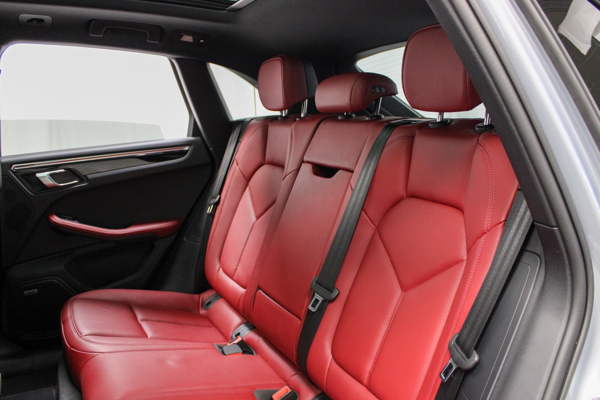 2025 Porsche Macan Base photo 25