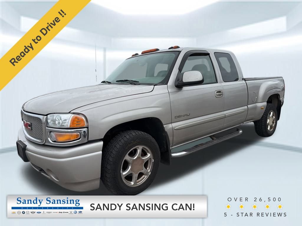 2004 GMC Sierra Denali's photo