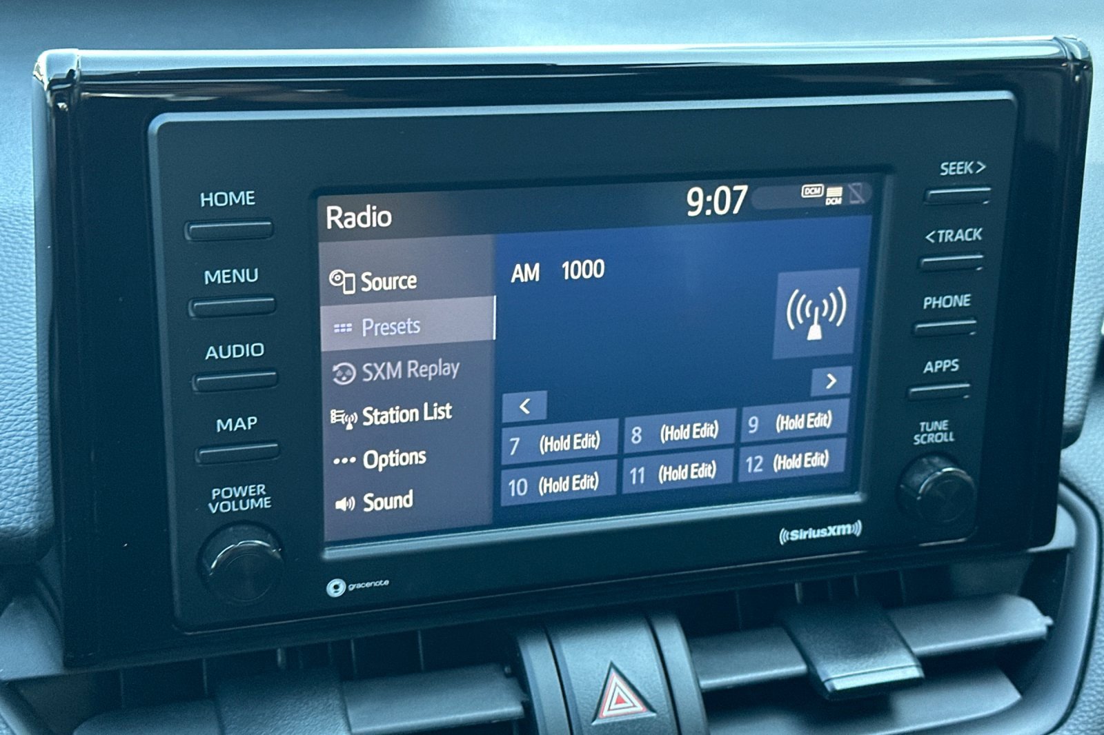 2022 Toyota RAV4 XLE photo 22