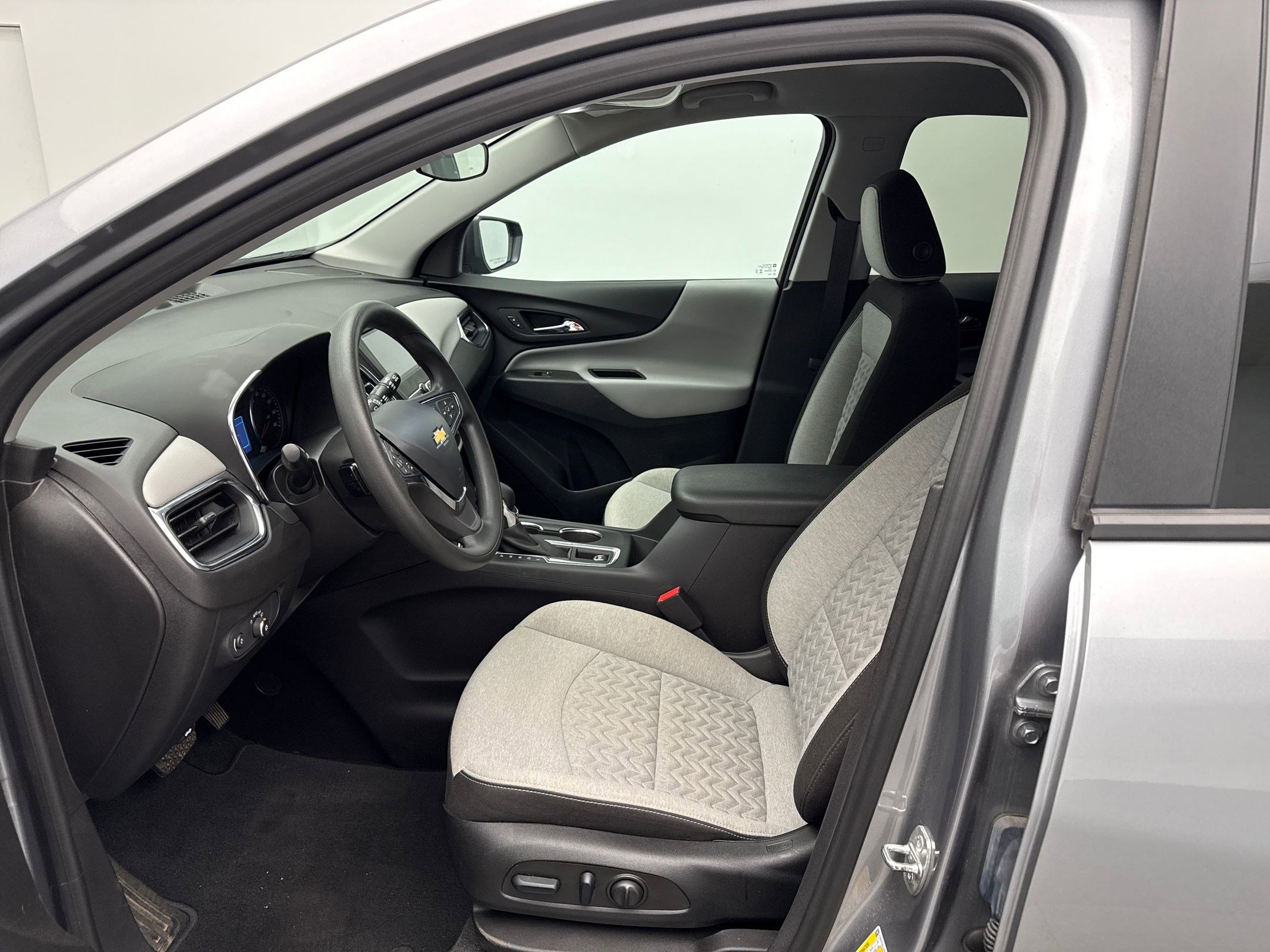 2024 Chevrolet Equinox LS photo 3