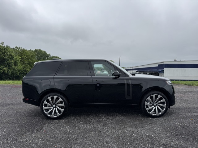 2025 Land Rover Range Rover SE photo 2