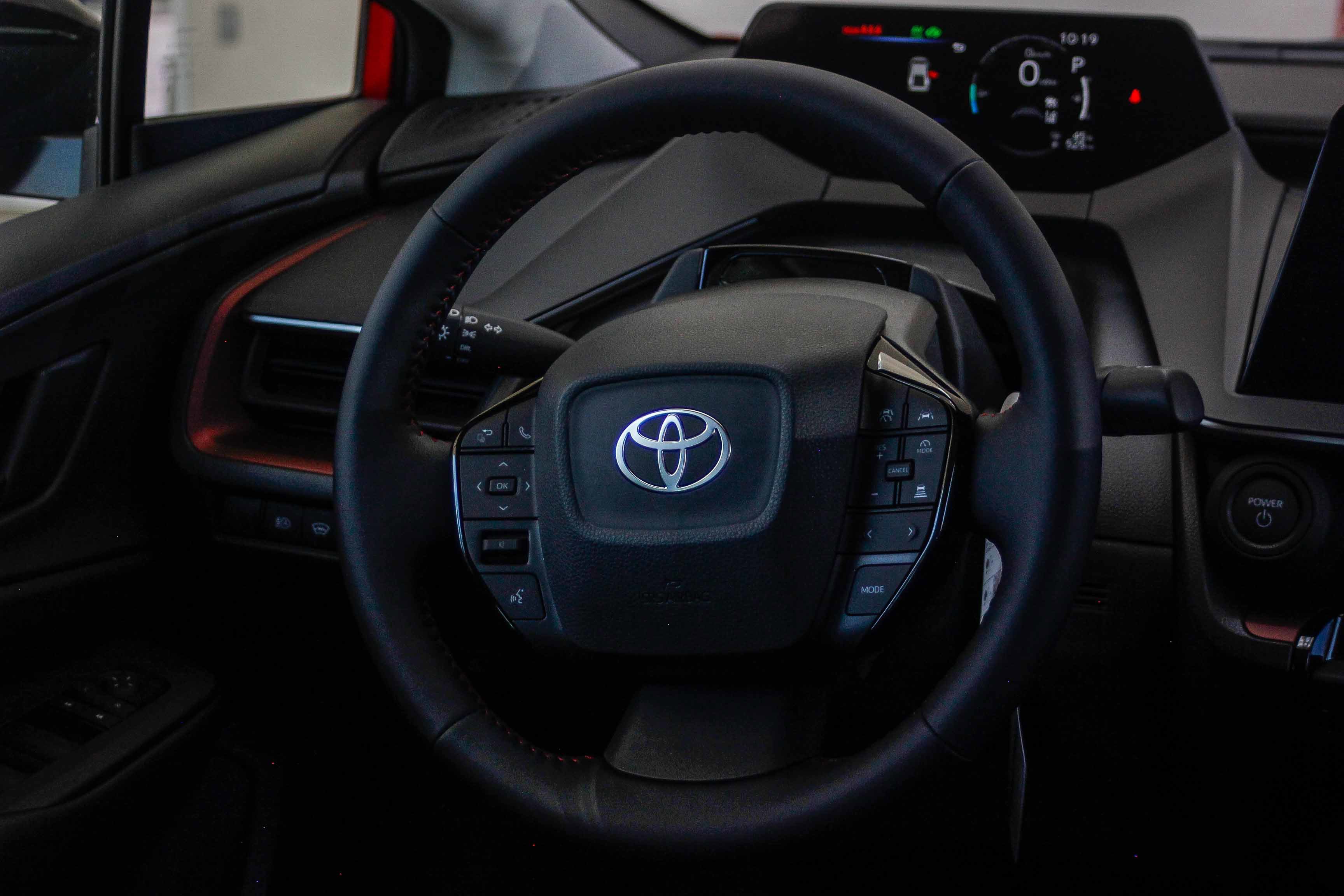 2026 Toyota Prius Plug-in Hybrid SE photo 15