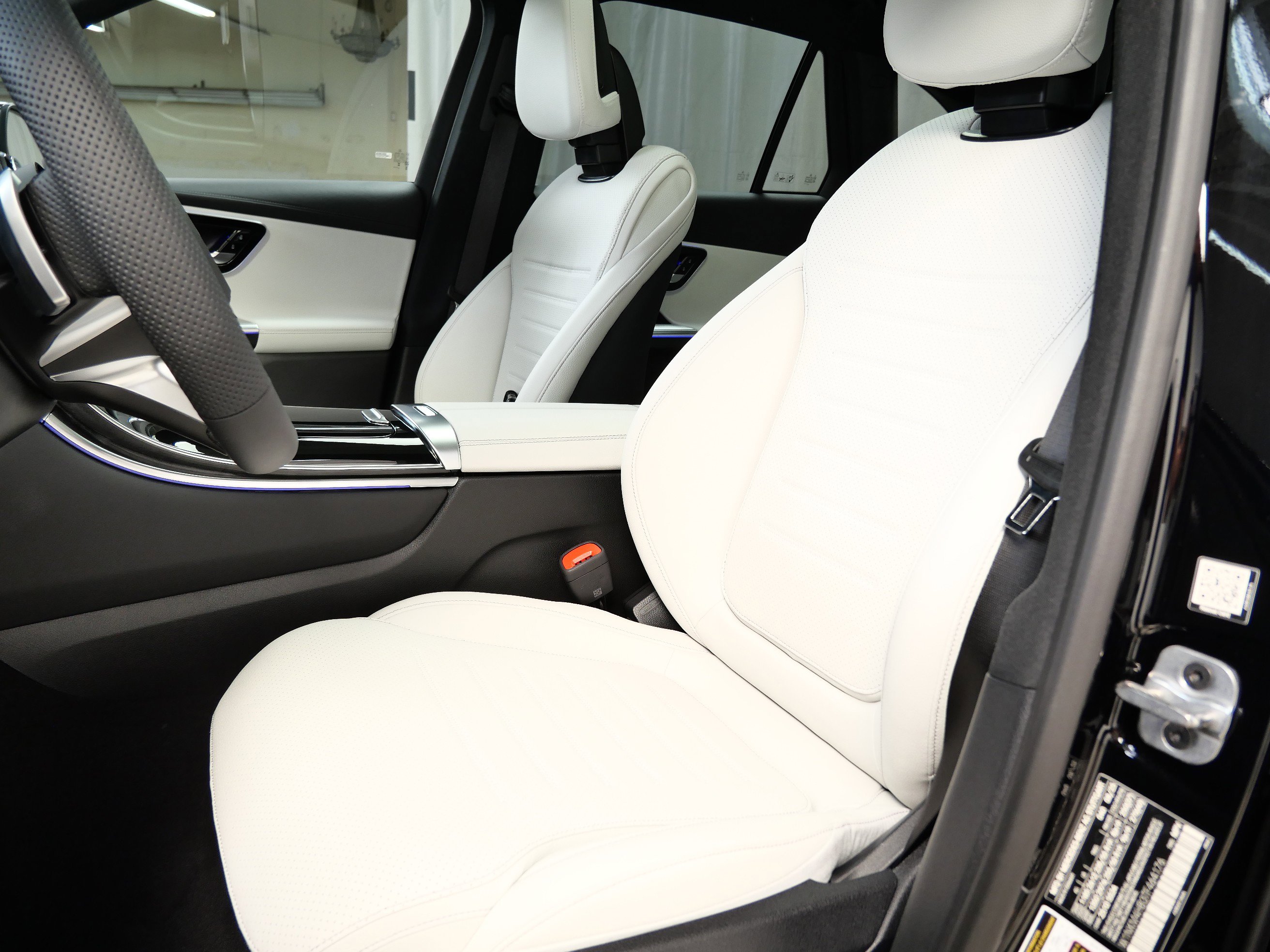 2026 Mercedes Benz GLC 300 4MATIC photo 3