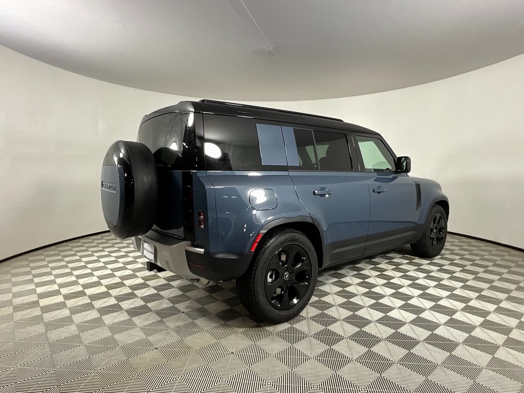 2025 Land Rover Defender 110 S photo 2
