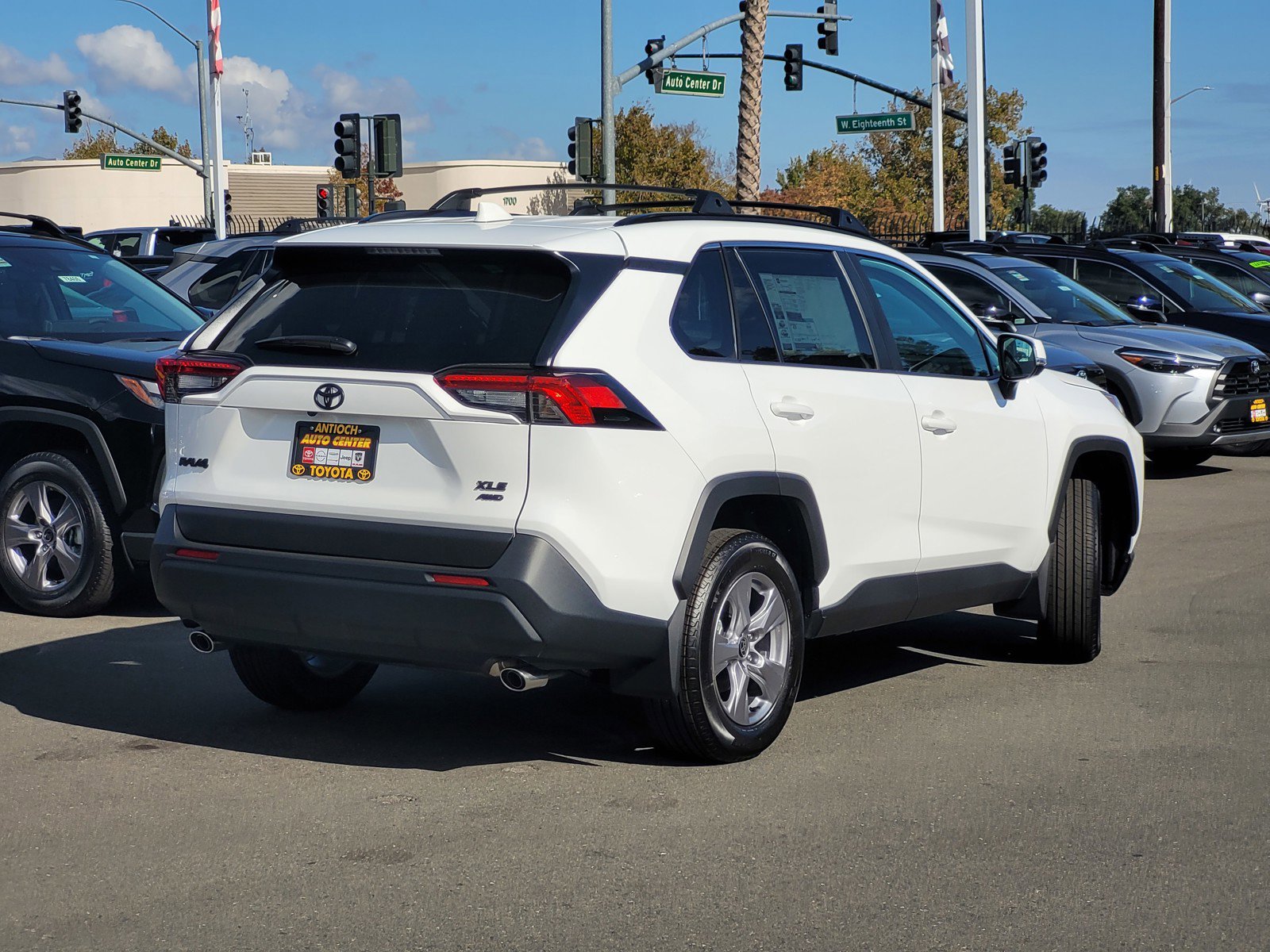 2025 Toyota RAV4 XLE photo 3