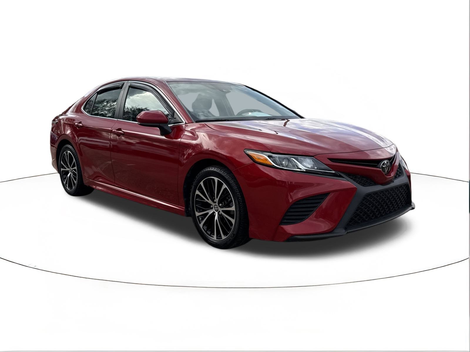 2020 Toyota Camry SE's photo