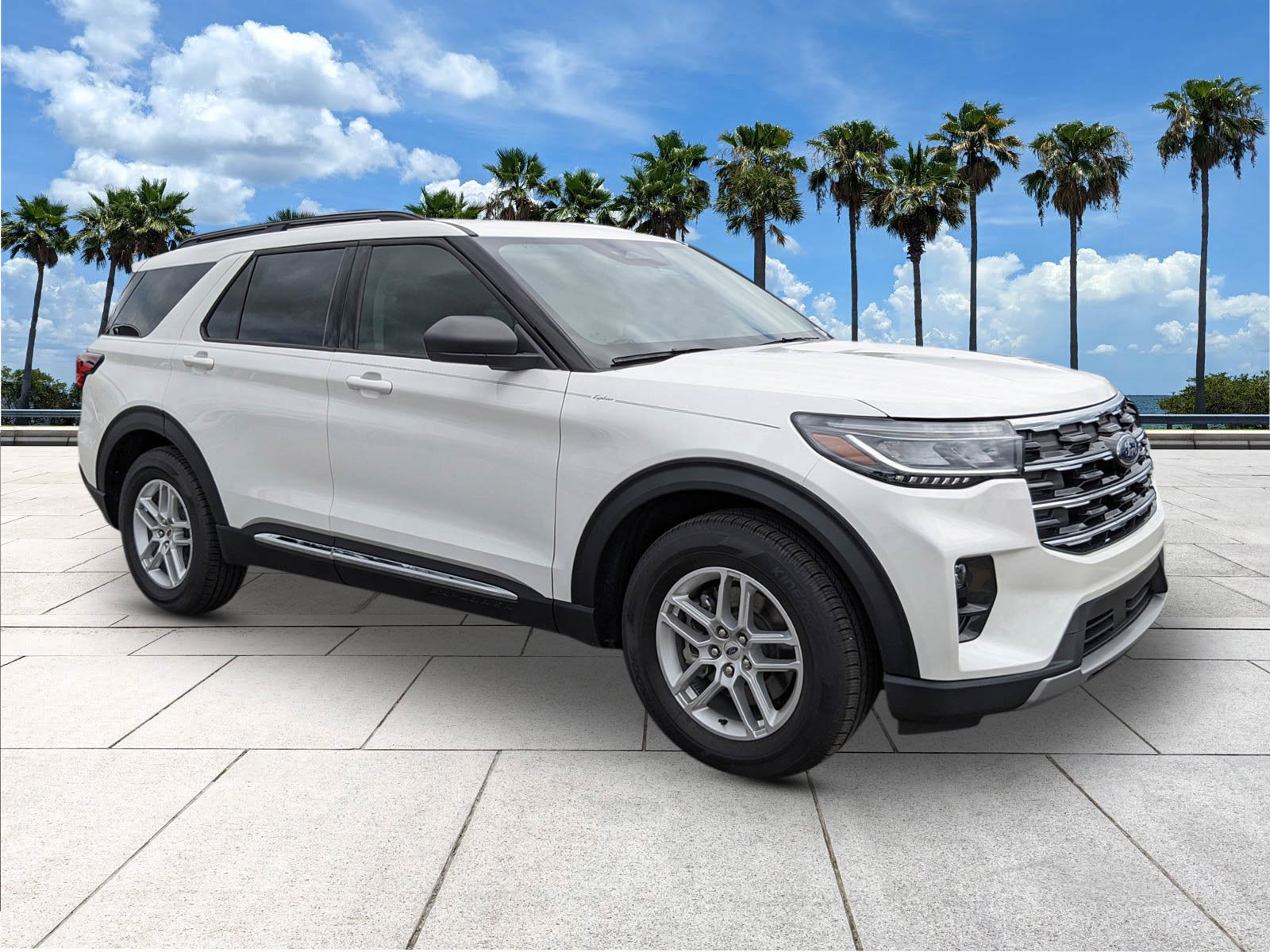 2025 Ford Explorer photo 2