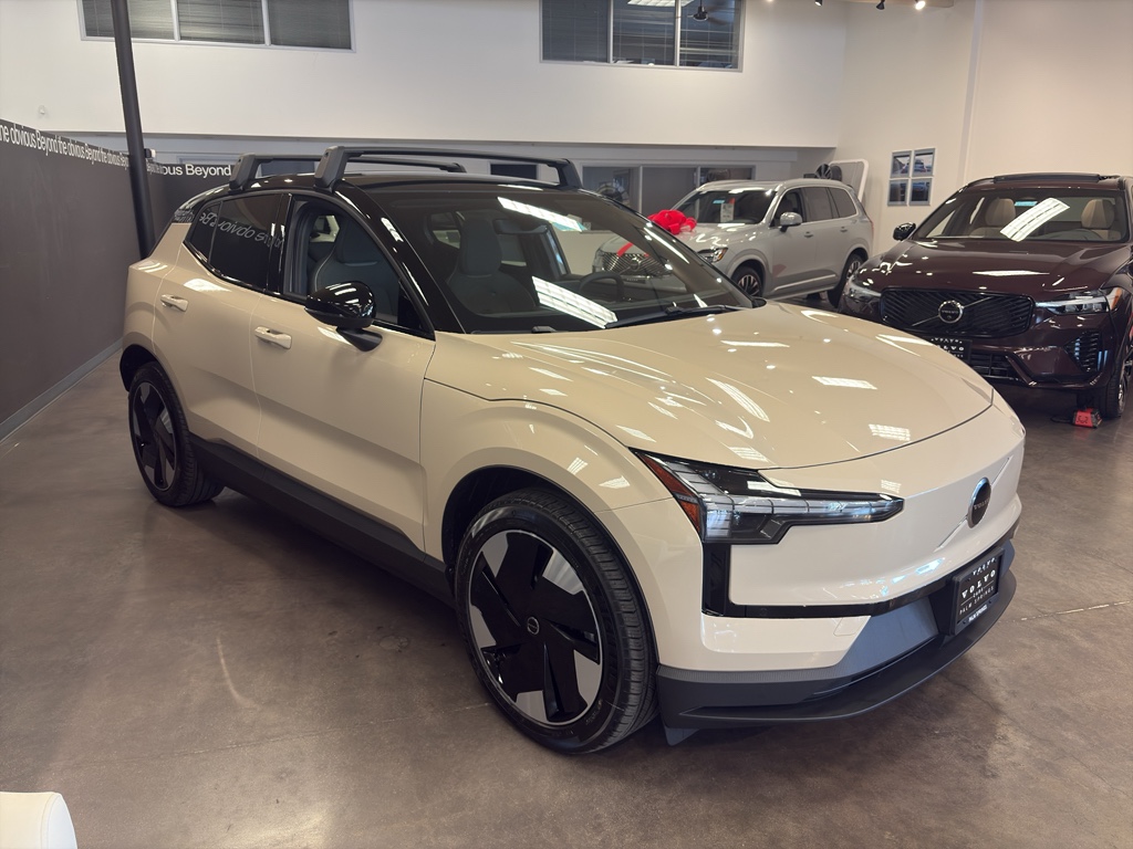 2026 Volvo EX30 Plus's photo