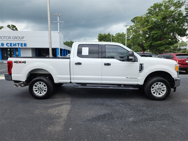 2017 Ford F-250 XLT photo 2