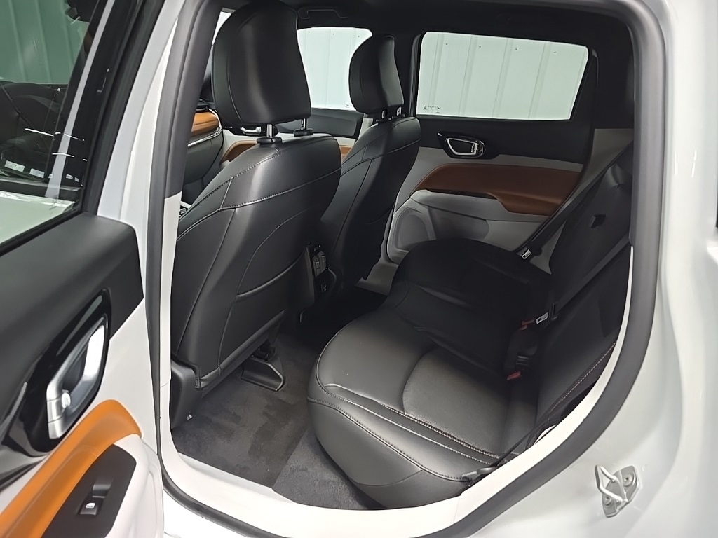 2023 Jeep Compass Limited photo 29