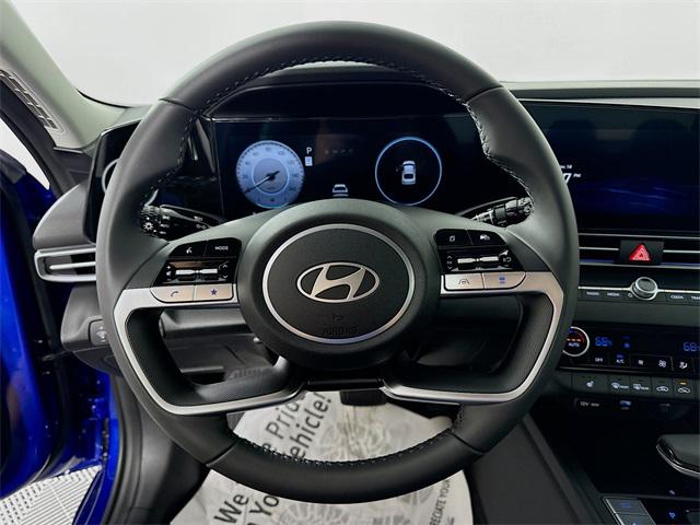 2025 Hyundai Elantra SEL Convenience photo 13