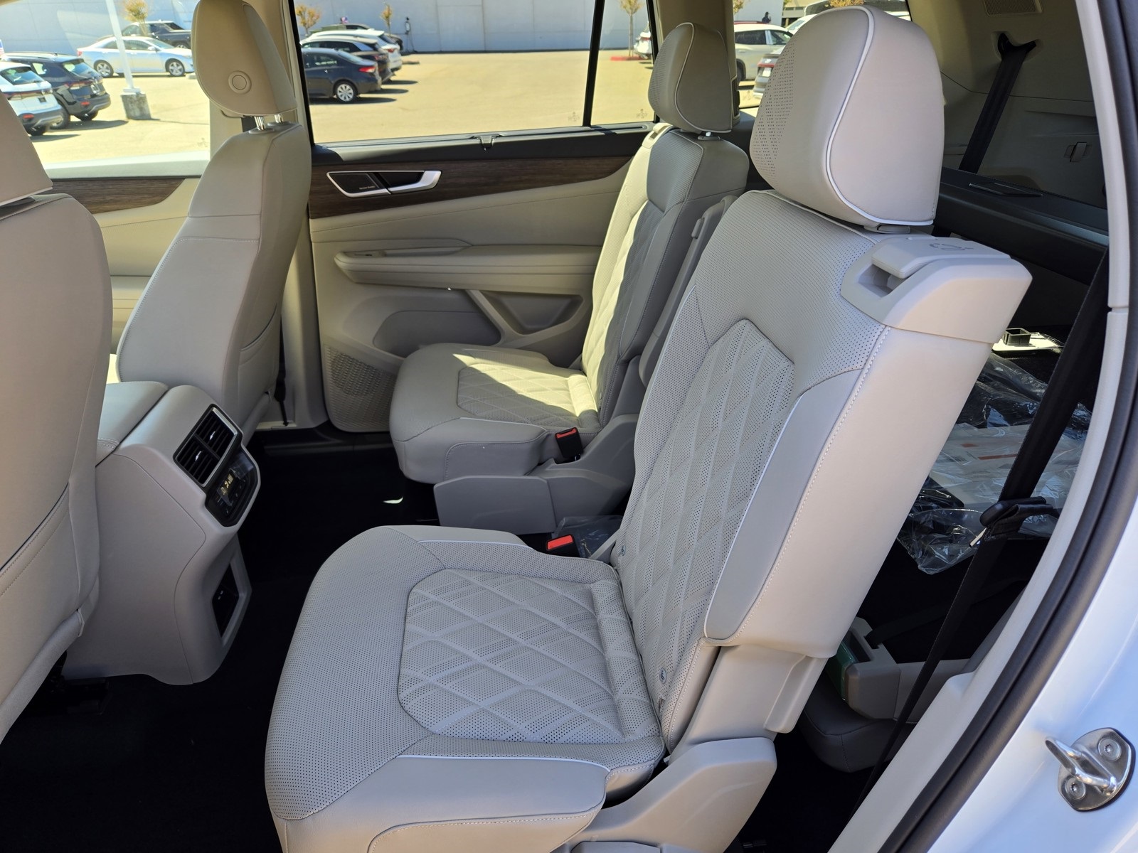 2026 Volkswagen Atlas SEL Premium R-Line photo 4