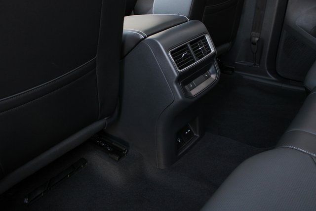 2025 Volkswagen Atlas Cross Sport SEL R-Line photo 18