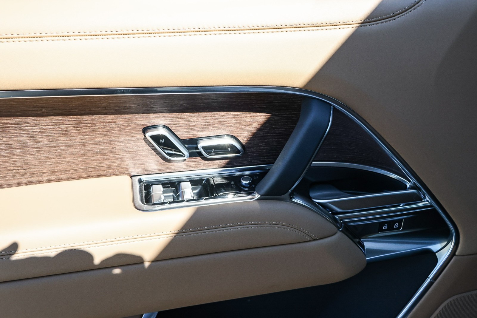 2025 Land Rover Range Rover SE photo 19