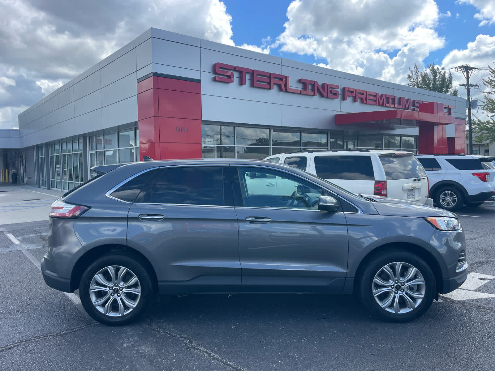 2024 Ford Edge Titanium's photo
