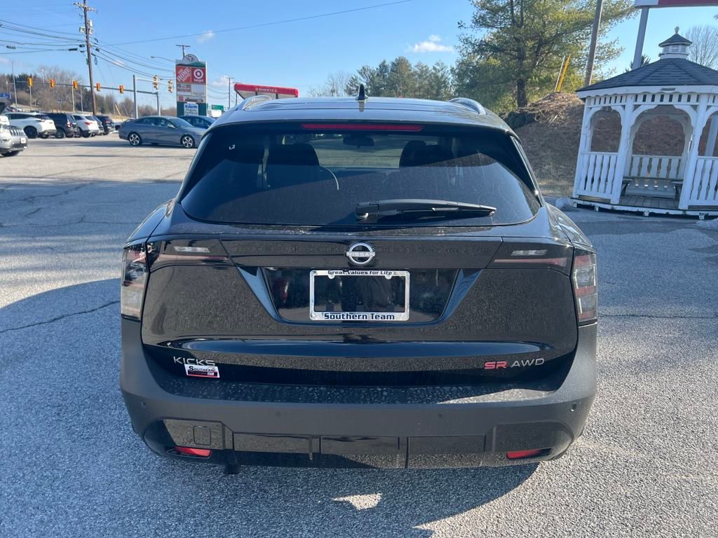 2025 Nissan Kicks SR photo 4