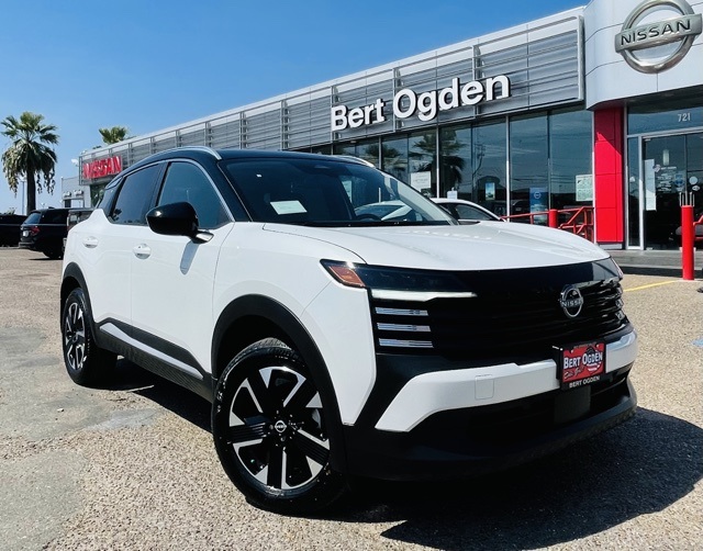 2025 Nissan Kicks SV AWD's photo