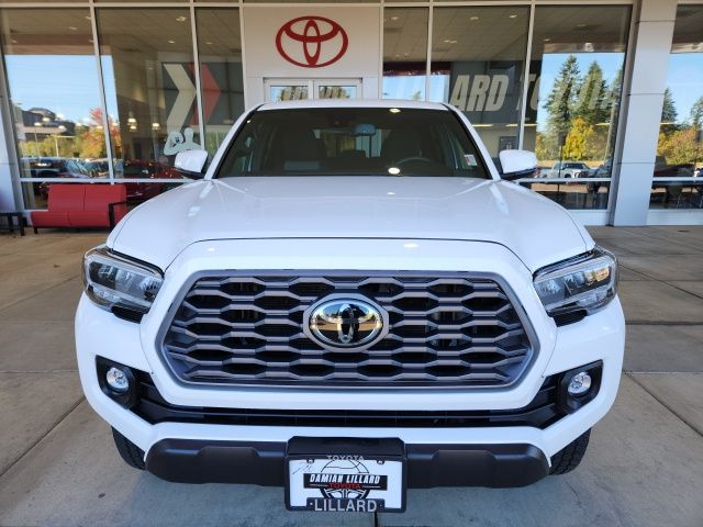 2023 Toyota Tacoma TRD Off-Road photo 3