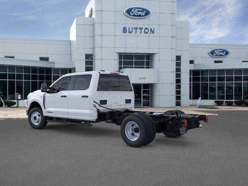 2025 Ford F-350 photo 2