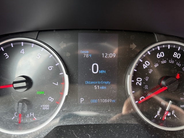 2021 Toyota RAV4 LE photo 3