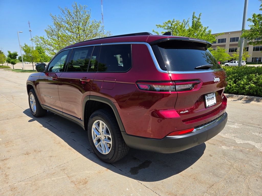 2025 Jeep Grand Cherokee Laredo photo 3