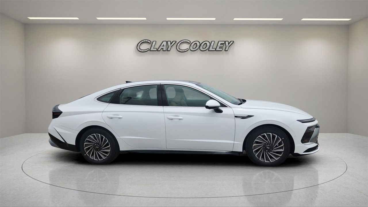2025 Hyundai Sonata Hybrid Limited photo 2
