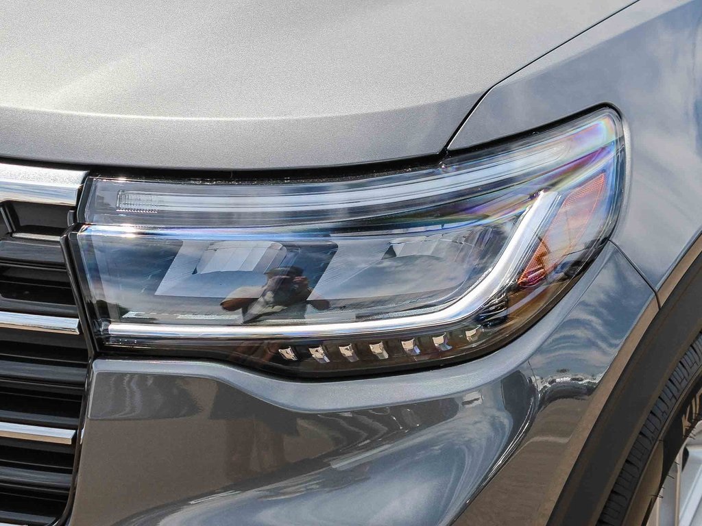 2025 Ford Explorer photo 4