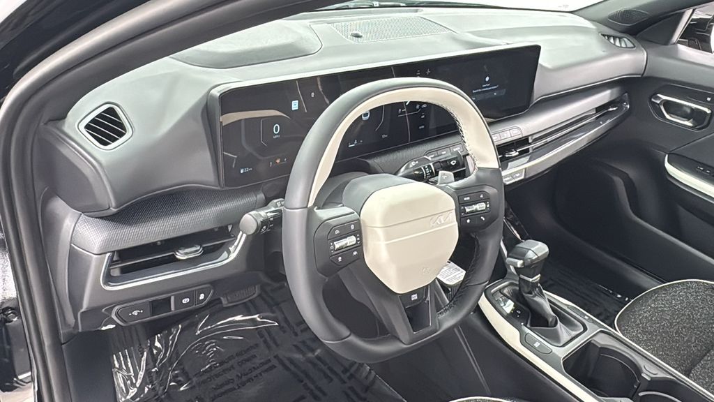 2025 Kia K4 GT-Line photo 30