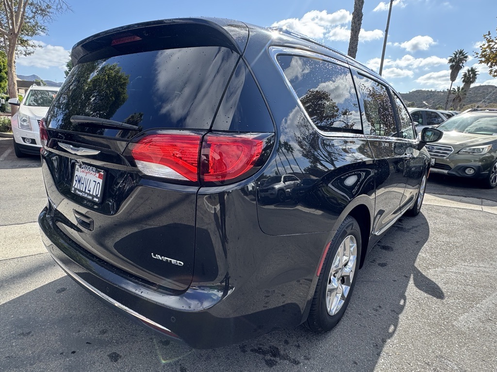 Used 2017 Black Chrysler Limited image 5