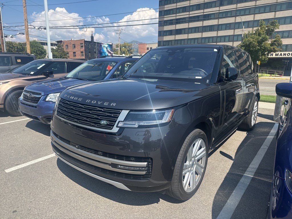 2023 Land Rover Range Rover P400 SE LWB