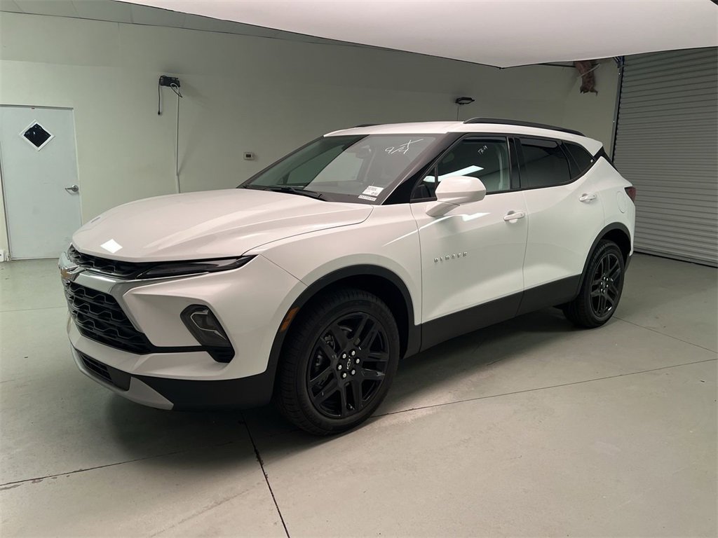 2025 Chevrolet Blazer 2LT photo 3