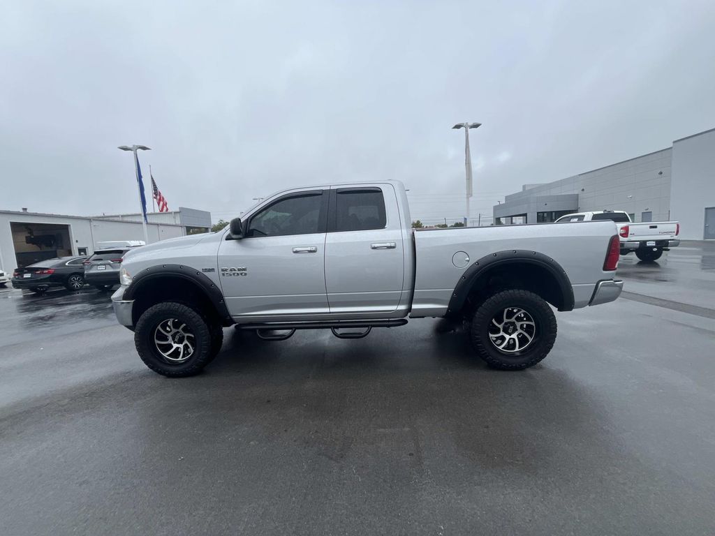 2016 Ram 1500 SLT photo 4