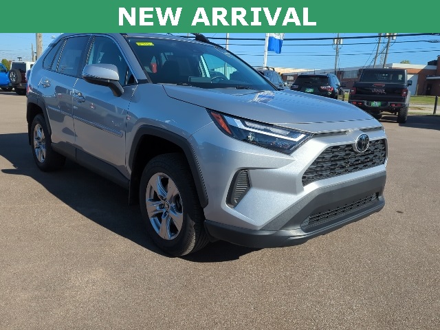 2022 Toyota RAV4 XLE photo 5