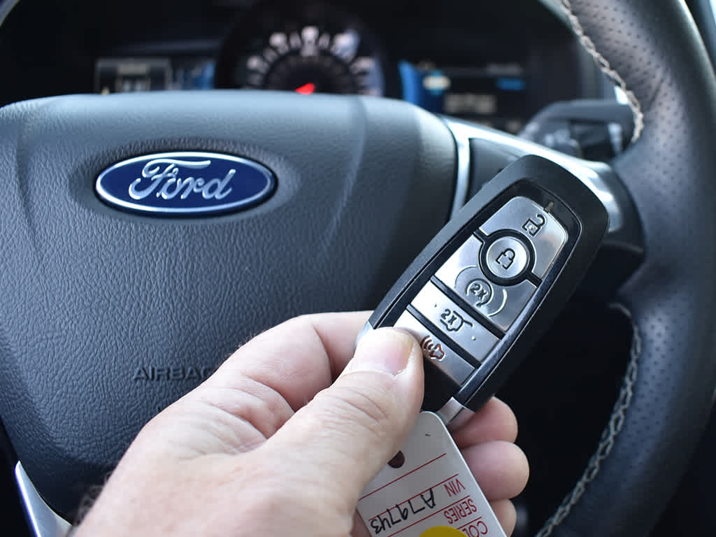 2022 Ford Edge ST photo 8