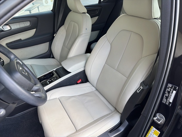 2023 Volvo XC40 Ultimate photo 6