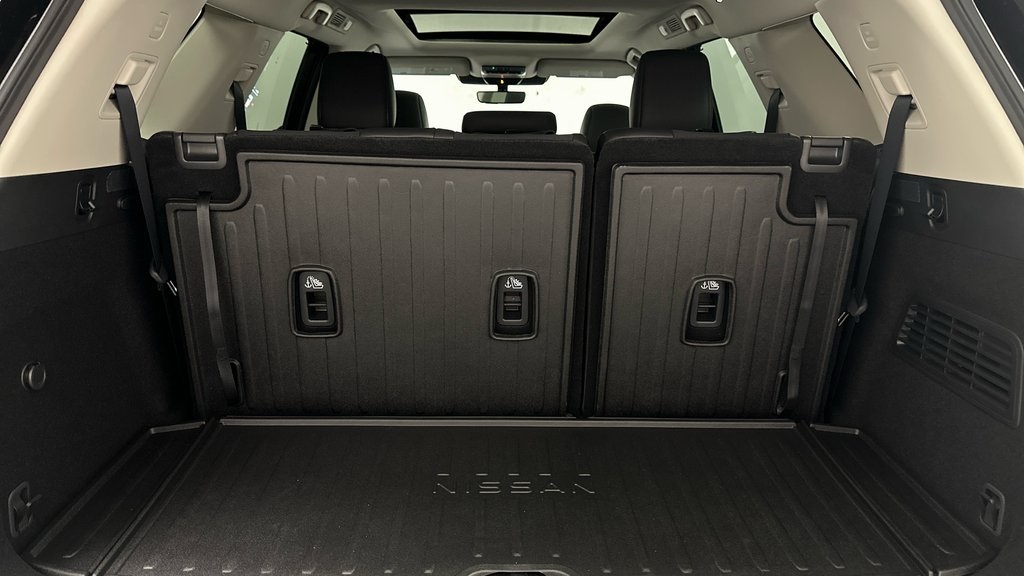 2025 Nissan Pathfinder Platinum photo 12