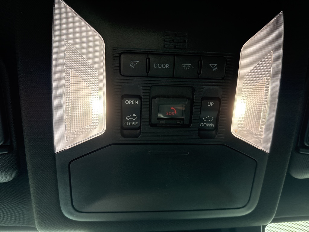 2022 Toyota RAV4 Hybrid XSE photo 43