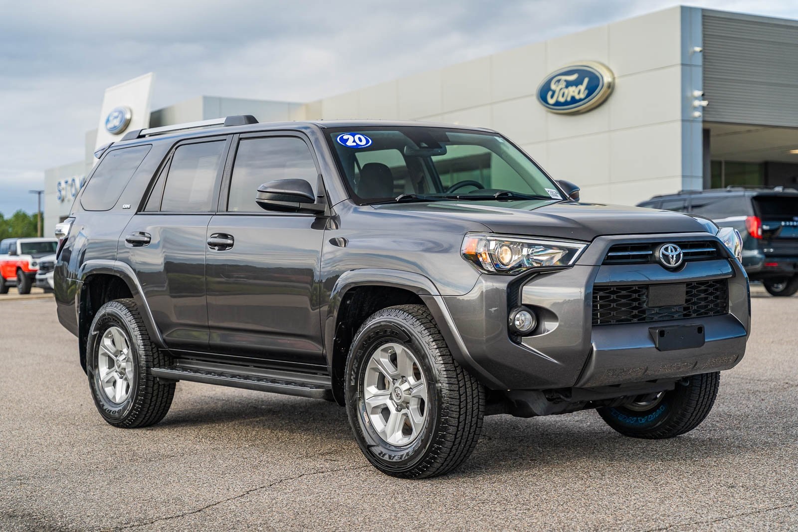 2020 Toyota 4Runner SR5's photo